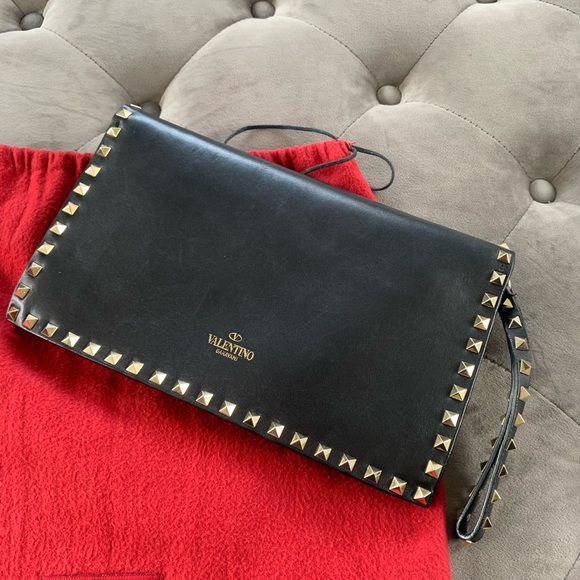 ⛔️🚫SOLD🚫⛔️Valentino Garavani Rockstud clutch - Picture 2 of 8